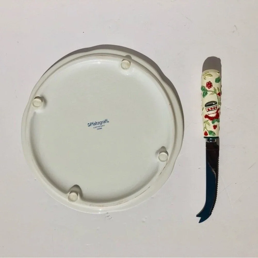 PFALTZGRAFF CHEESE TRAY WITH SCULPED SLICER WINTERBERRY 8